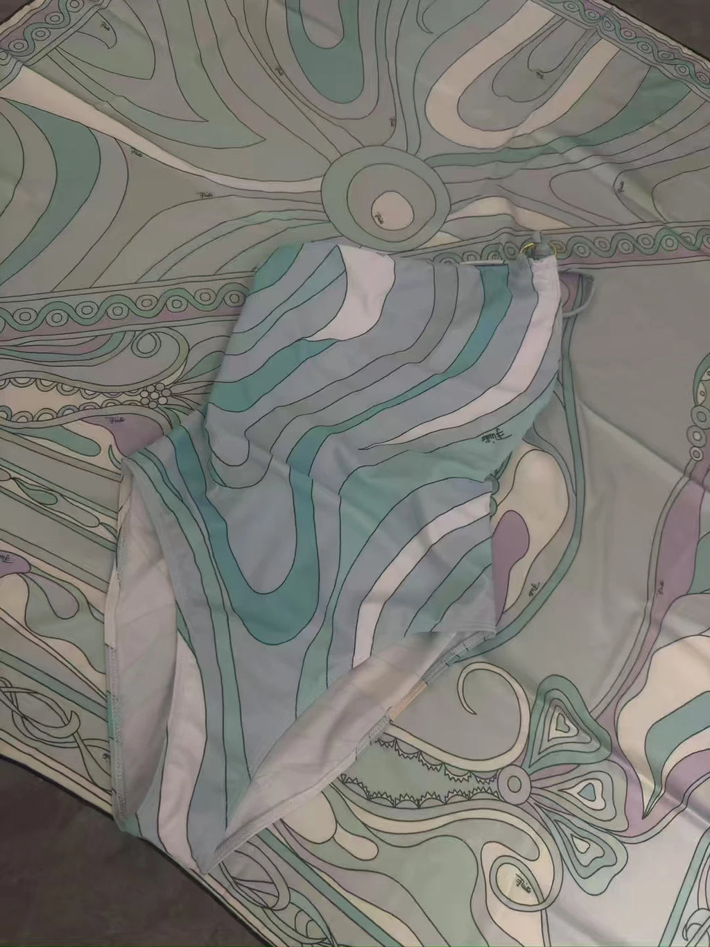 Maillot de Bain Femme Luxe avec Foulard – Élégant et Tendance