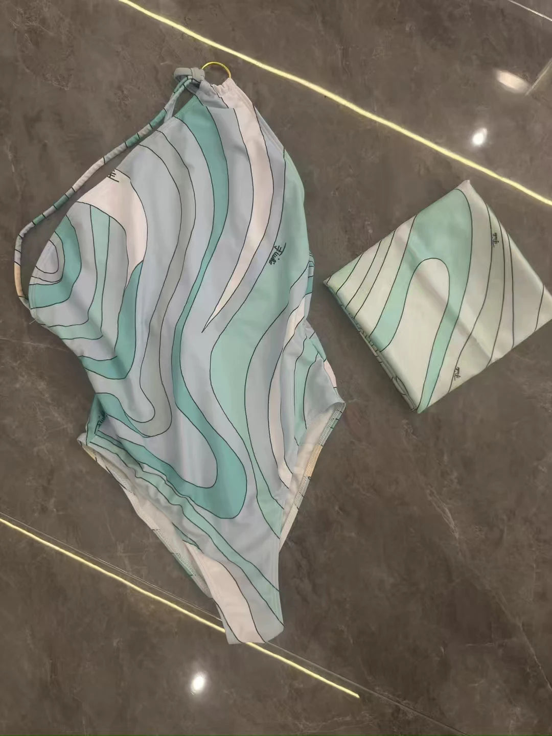 Maillot de Bain Femme Luxe avec Foulard – Élégant et Tendance